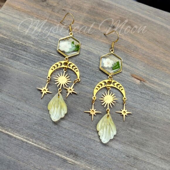 Pressed Flower Celestial Moon Earrings with Sun & Star Charms, Fairycore Botanic - Picture 3 of 4
